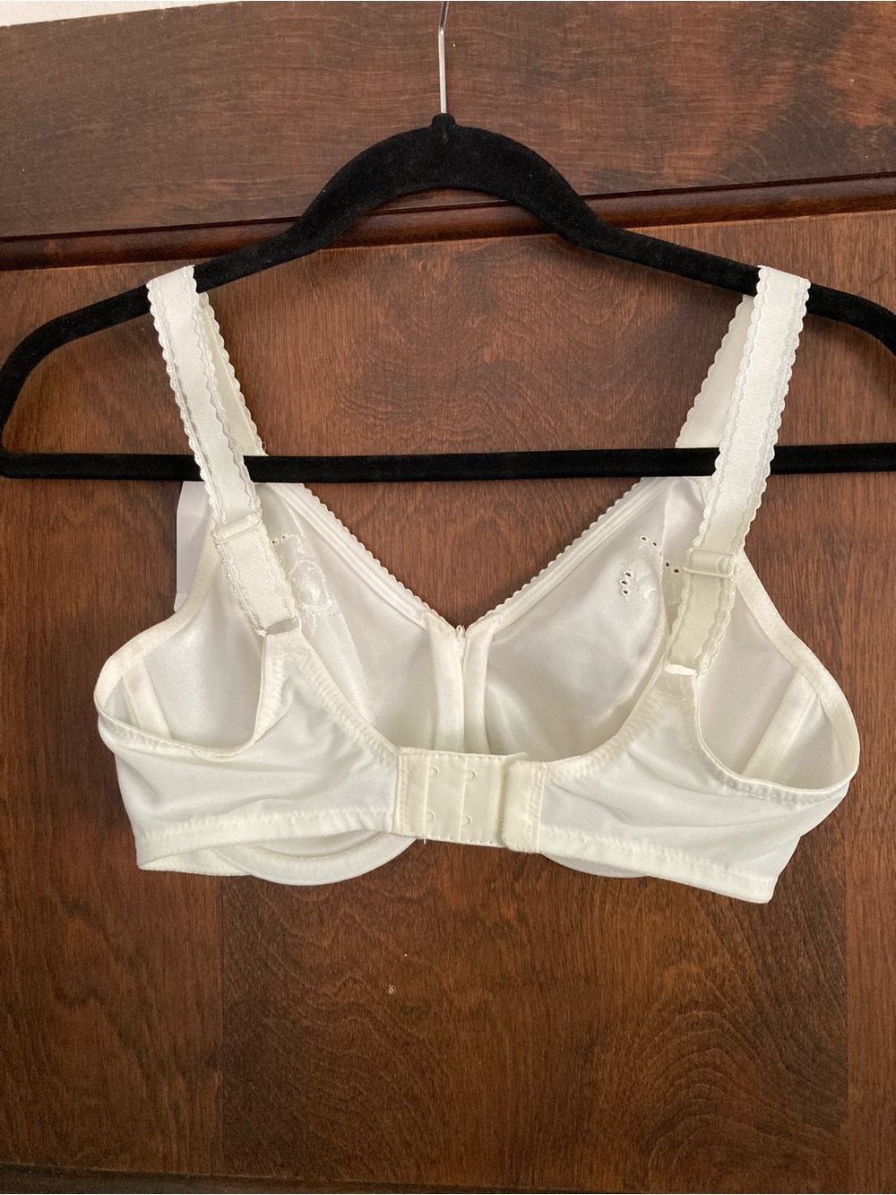 Wacoal Ivory Satin Support Bra with Embroidery - Picture 2 of 4